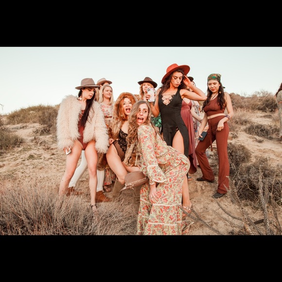 MEET YOUR SELLER! This is me in a nutshell ๐ - Picture 10 of 10